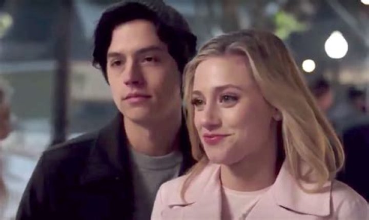 Betty & Jughead Deleted Scene From Episode 6 Revealed – Hollywood Life
