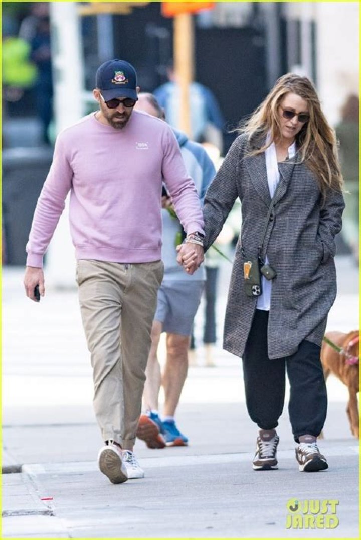 Blake Lively Hits Chilly NYC Streets In Workout Clothes With Ryan Reynolds: Photos