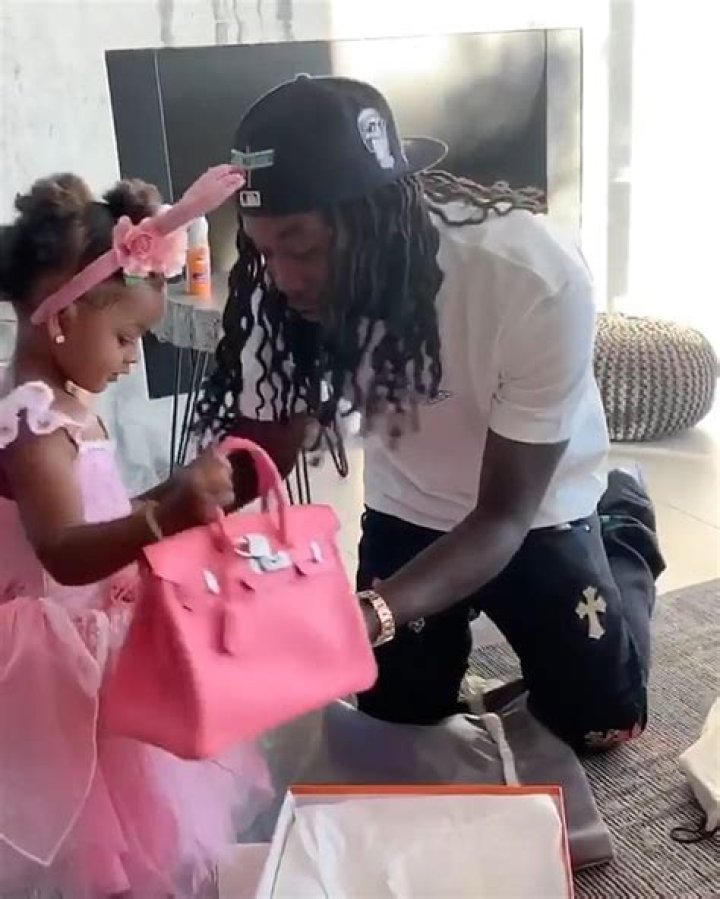 Cardi B Defends Offset’s $9K Birkin Bag Gift For Kulture: Tweet – Hollywood Life