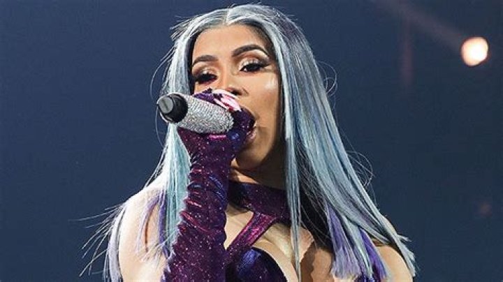 Cardi B Twerks With Strippers During Wild Night In Lagos — Watch – Hollywood Life