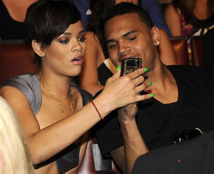 Chris Brown & Rihanna Back Together? Their FaceTime Date Revealed – Hollywood Life
