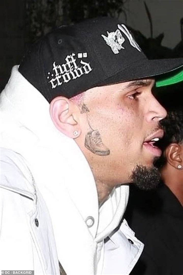Chris Brown Shows Off Sneaker Tattoo On Face At Valentine’s Day Party – Hollywood Life