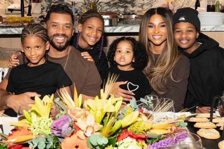 Ciara & Russell Wilson All Smiles On Date Night Amid Pregnancy Rumors – Hollywood Life