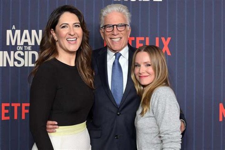 D’Arcy Carden Reveals Which ‘Good Place’ Actor Makes Her Break On Set – Hollywood Life