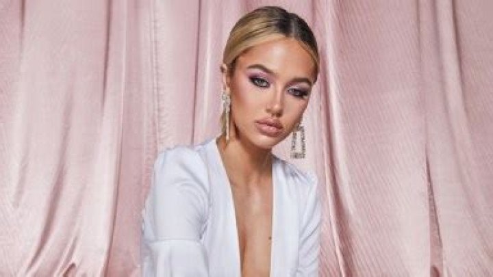 Delilah Hamlin Rocks Lacy Pink Lingerie In Sexy New Series Of Pics