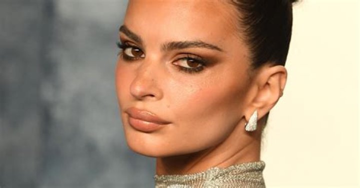 Emily Ratajkowski Topless For Marc Jacobs Campaign: Photos – Hollywood Life