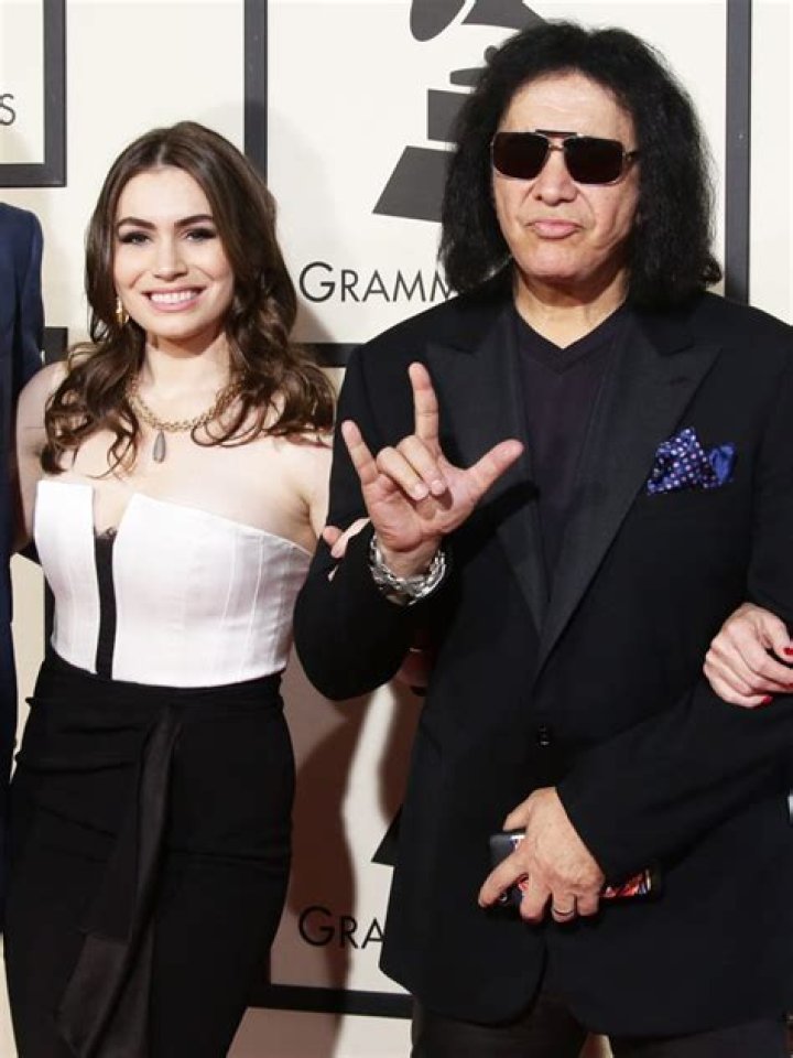 Gene Simmons & Daughter Sophie Share Wedding Dance: Video – Hollywood Life