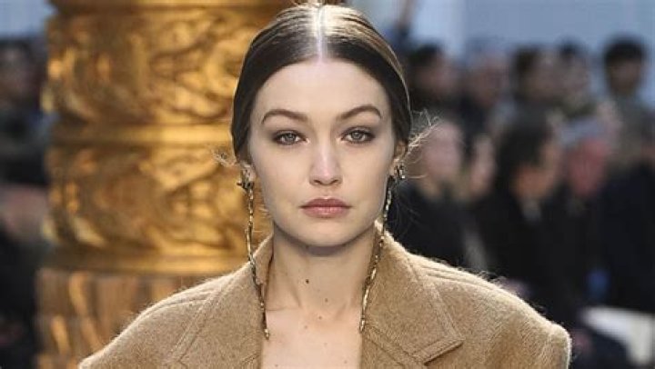 Gigi Hadid Holds Baby Daughter Khai While She’s Sleeping — Pic – Hollywood Life