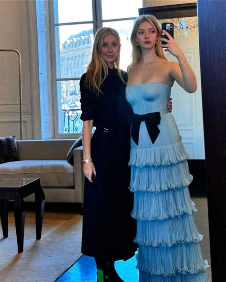 Gwyneth Paltrow Admits Daughter Apple, 15, Finds Her ‘Mortifying’: ‘She Turns Red’ — Watch
