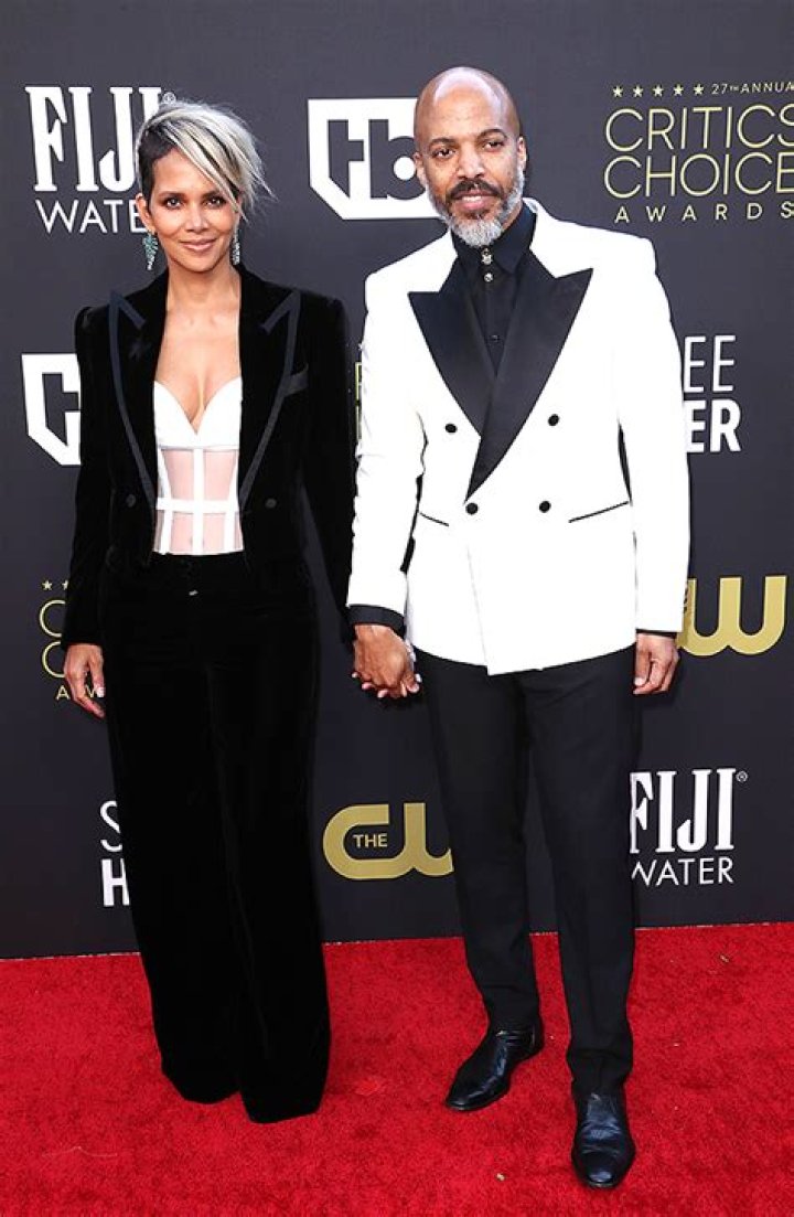 Halle Berry Gushes Over BF Van Hunt ‘Lifting’ Her Up In Sweet Tribute