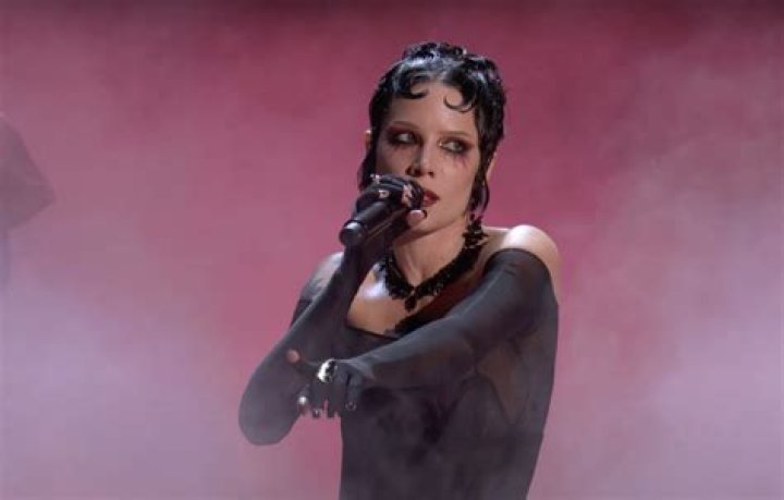 Halsey Performs At The Game Awards: Video – Hollywood Life