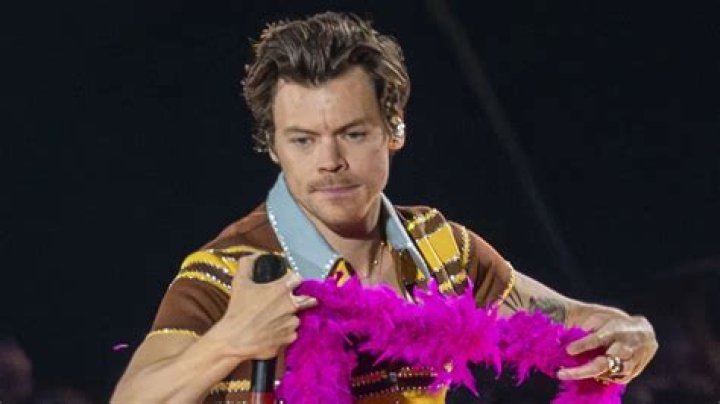 Harry Styles Gives Manchester Attack Survivor, 14, A Sweet Kiss After Concert