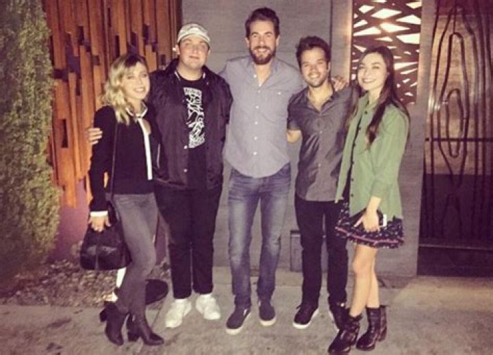 ‘iCarly’ Cast Reunites Over LDW & Prove They’re Still BFFs — Cute Pic