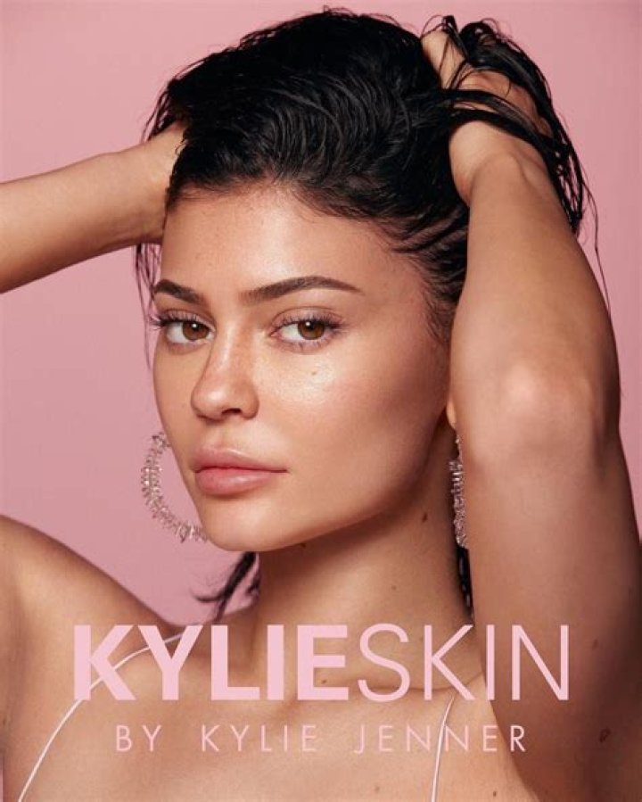 Jeffree Star Disses Kylie Jenner’s Skin Care Line In Comments – Hollywood Life