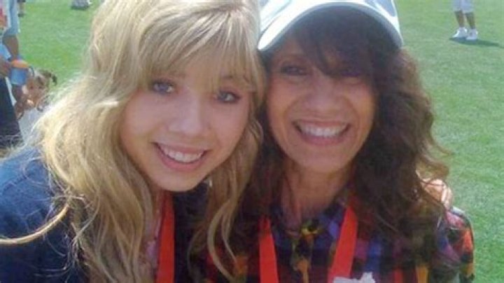 Jennette McCurdy’s Mom Dies: Bella Thorne & More Tweet Support