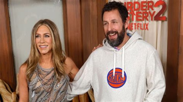 Jennifer Aniston Mocks Adam Sandler’s Look At Murder Mystery Premiere – Hollywood Life