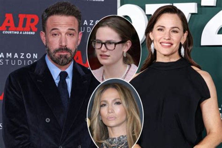 Jennifer Garner Teaches Her Kids How To Pump Gas While Ben Affleck & J.Lo PDA In Venice