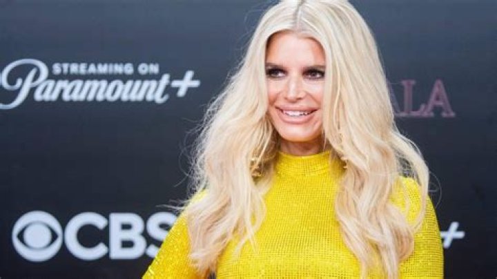 Jennifer Lawrence Reveals That She’s ‘Starstruck’ by Jessica Simpson & How She Would Freak If They Met