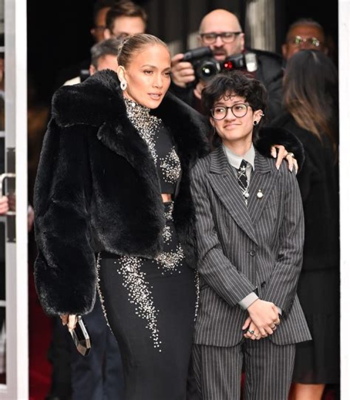 Jennifer Lopez Hooks Up With Younger Guy – Hollywood Life