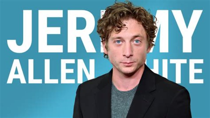 Jeremy Allen White On Lip – Hollywood Life