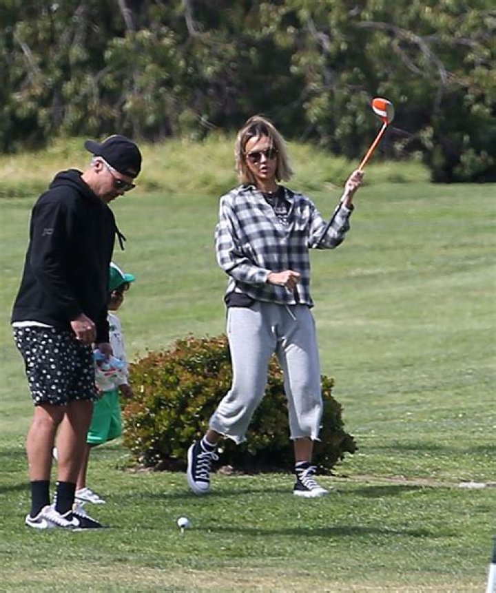Jessica Alba & Cash Warren Hit The Golf Course With Kids Honor, 13, Haven, 10, & Hayes, 4 – Rare Photos