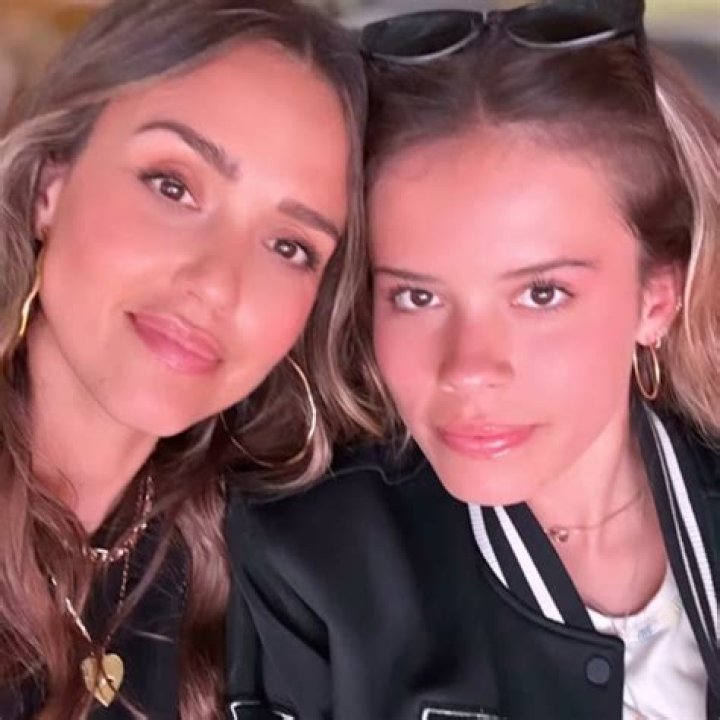 Jessica Alba & Daughter Honor Dance In Holiday TikTok Video – Hollywood Life