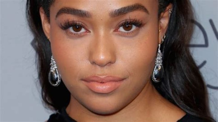 Jordyn Woods Shows Off New Hair Makeover With Extra Long Locks In Stunning Selfie — Before & After Pics