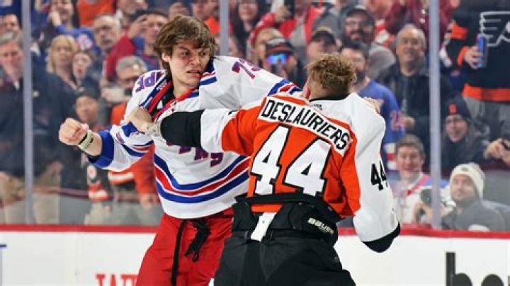 Justin Bieber Gets Riled Up & Nearly Fights Opponent During Hockey Game — Watch