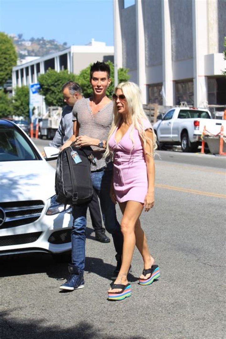 Justin Jedlica & Angelique Morgan Beach PDA Pics