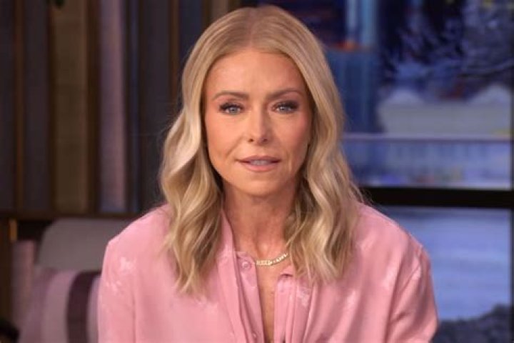 Kelly Ripa, 49, Reveals How Long Her Grey Hair Have Gotten In Quarantine: Before & After Pics