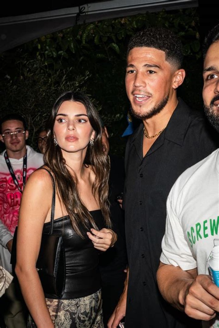 Kendall Jenner Holds Hands With Devin Booker On Double Date Night With Justin & Hailey