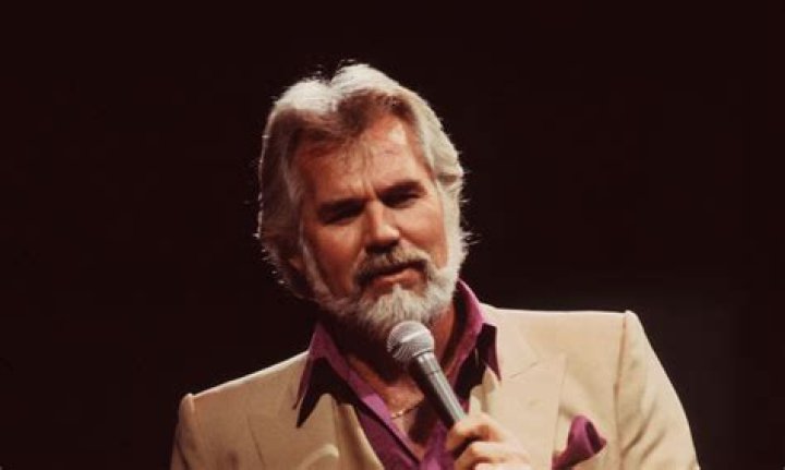 Kenny Rogers Pictures — See Photos Of The Grammy-Award-Winning Star – Hollywood Life