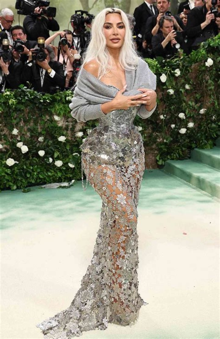 Kim Kardashian Sparkles In Silver Short Shorts & Matching Bustier Top: Photos