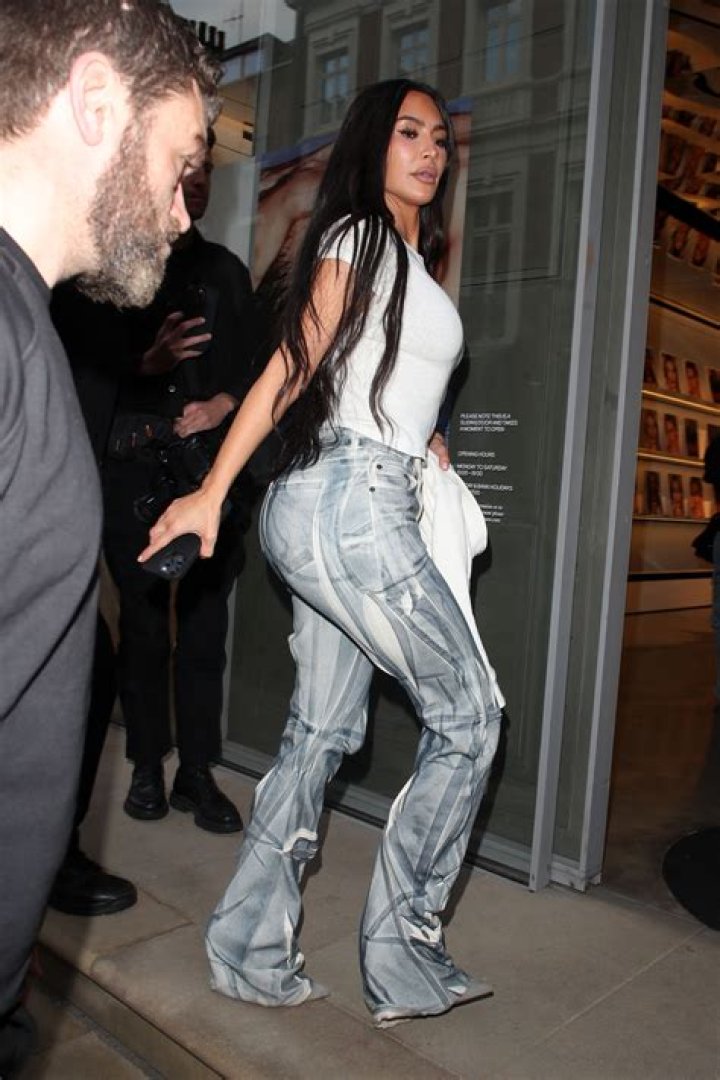 Kim Kardashian V. Kourtney Kardashian: Who Rocked The Mom Jeans Trend Better?