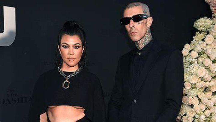Kourtney Kardashian Reveals Weight & Embraces ‘Thicker’ Body – Hollywood Life