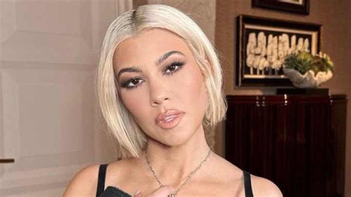 Kourtney Kardashian Shares Unedited Bikini Photo & Fans Love It – Hollywood Life