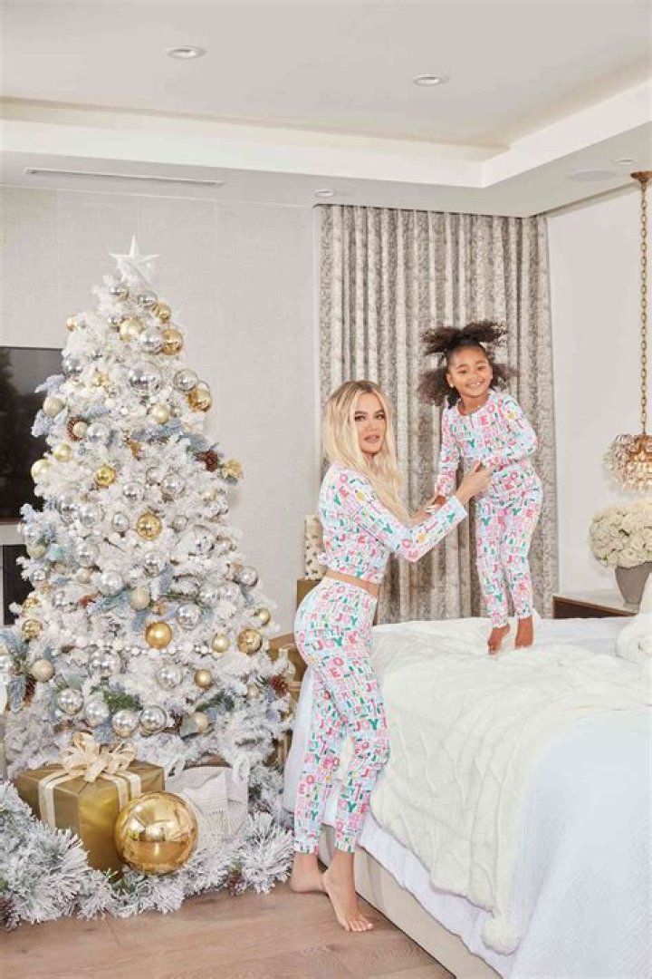 Kylie Jenner No Makeup & Matching Pajamas With Kris Jenner On Christmas – Hollywood Life