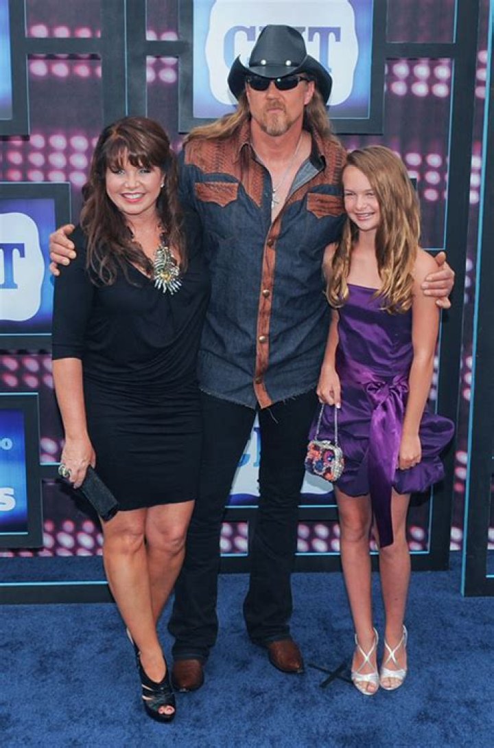 Meet All Of The Country Music Star’s 5 Daughters – Hollywood Life