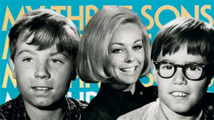 Meet His 6 Sons – Hollywood Life
