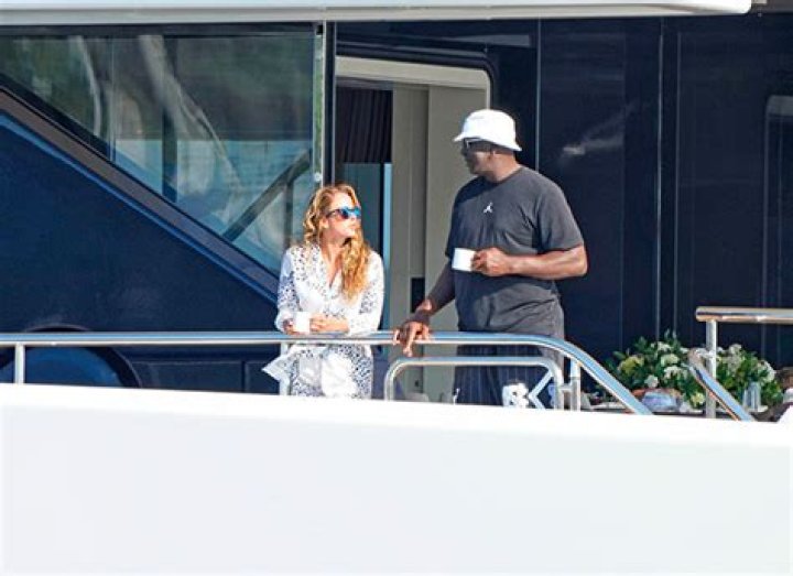 Michael Jordan & Wife Yvette Prieto Relax On Yacht In Sardinia – Hollywood Life