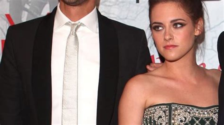 Newly Released Photos Reveal Kristen Stewart & Rupert Sanders Being Extremely Intimate – Hollywood Life
