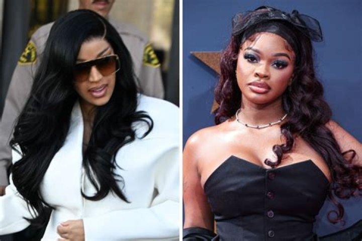 Nicki Minaj’s ‘Barbie Tingz’ Appears To Diss Cardi B: Listen – Hollywood Life