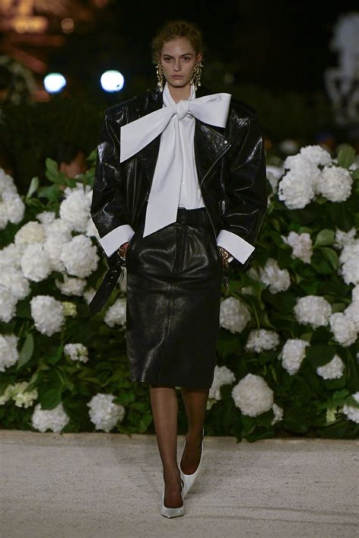 Paris Fashion Week 2016– PICS Of Celebrities In The Front Row & On The Runway