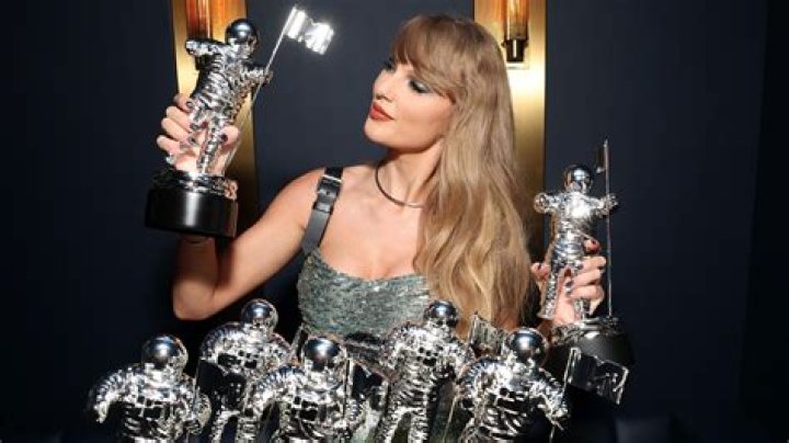 Photos Of The MTV Show – Hollywood Life