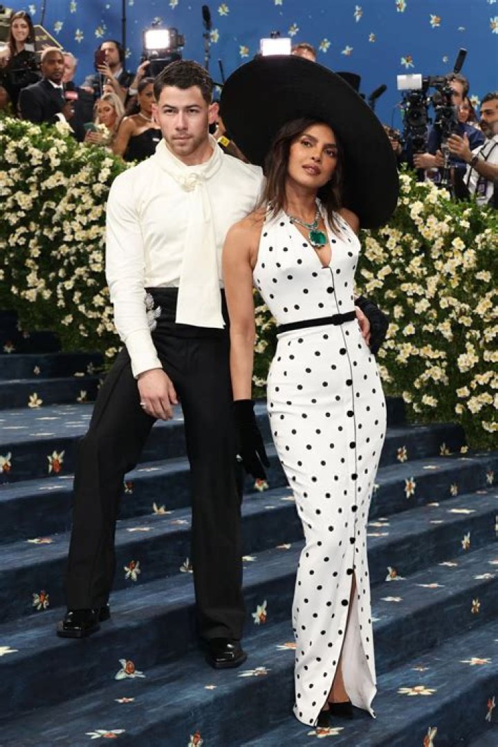Priyanka Chopra & Nick Jonas Look So In Love As They Celebrate Diwali Together: ‘Love & Light To All’