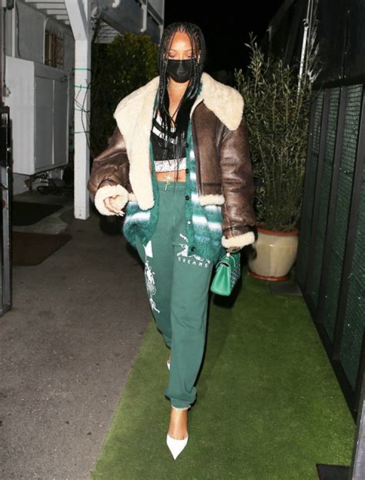 Rihanna Rocked Sweatpants & Heels For A Night On The Town — Photos – Hollywood Life