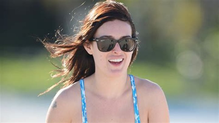Rumer Willis Goes In The Pool Naked & Without Makeup On For Photos – Hollywood Life
