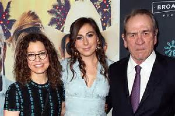 See Sweet Mother-Daughter Moment – Hollywood Life
