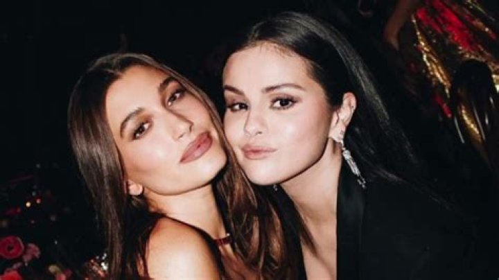 Selena Gomez & Hailey Baldwin Dine At Same Restaurant – Hollywood Life