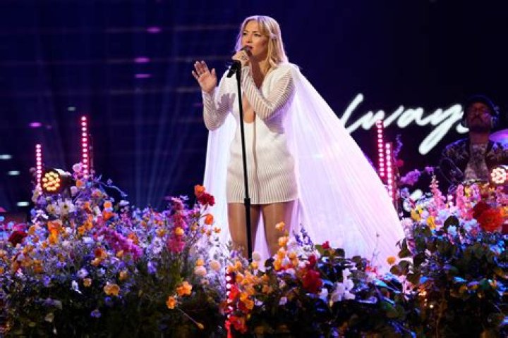 Sia Performance On ‘The Voice’ Finale — Singer Wows With ‘Cheap Thrills’ – Hollywood Life